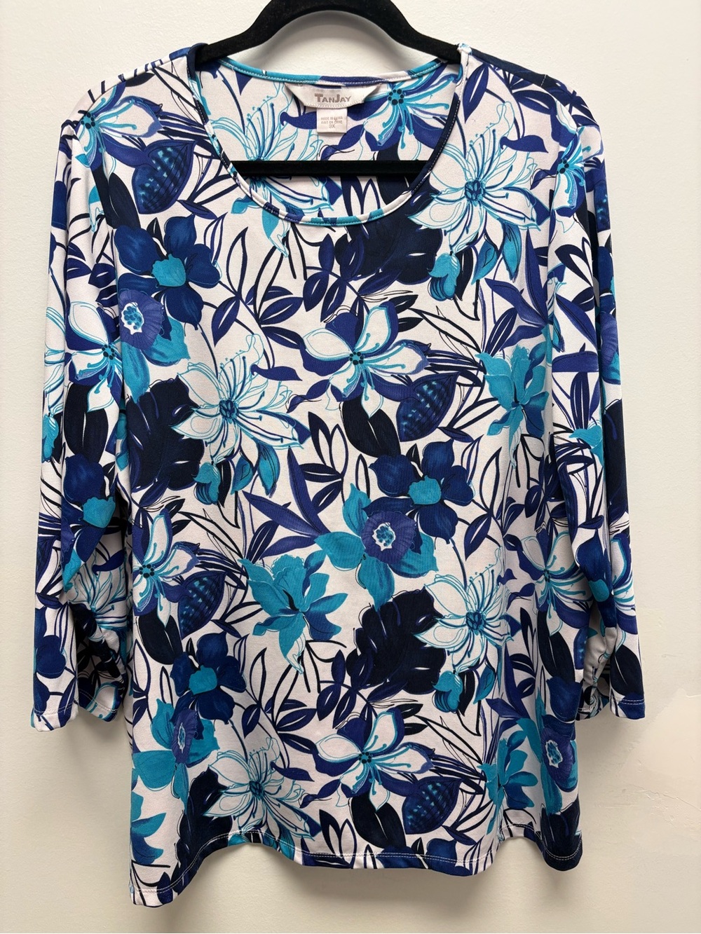 4 for $25 🌺 TanJay Blue Floral 3/4 Sleeve Top – Size 3X 🌺